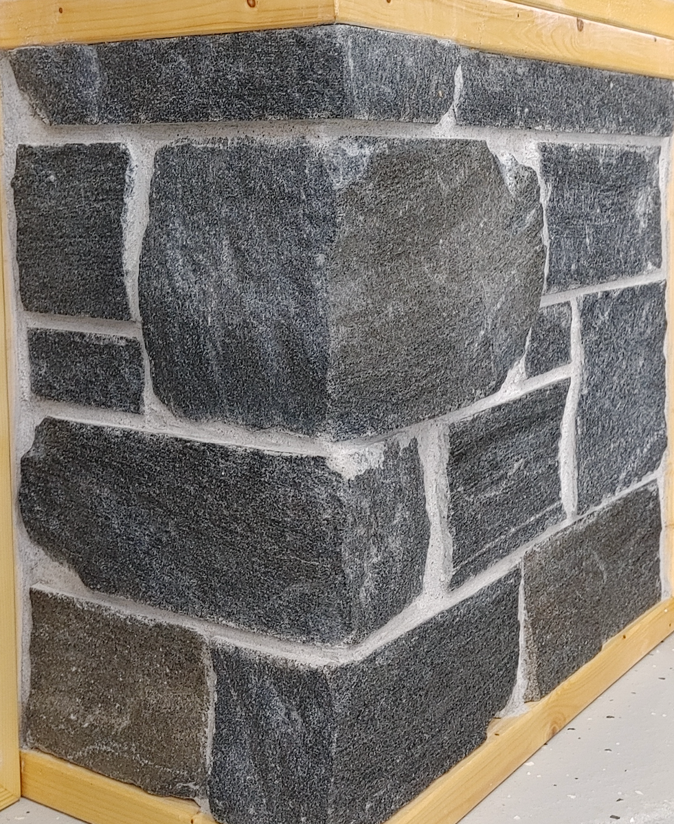 Midnight Black Sawn Height - Thin Stone Veneer - Corners