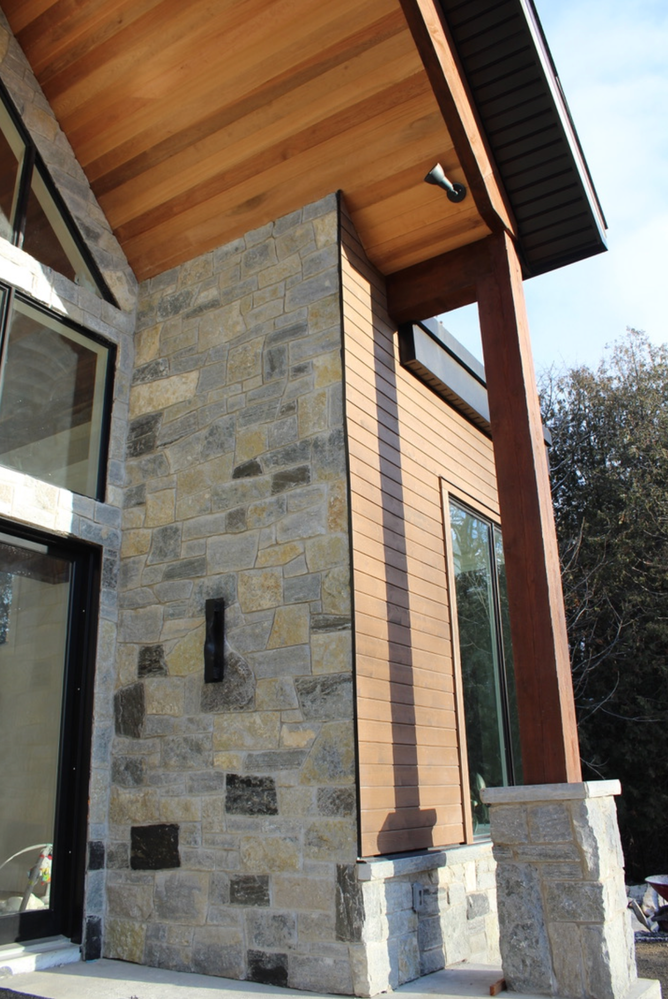 Timothy's Mountain Blend Thin Stone Veneer - Corners