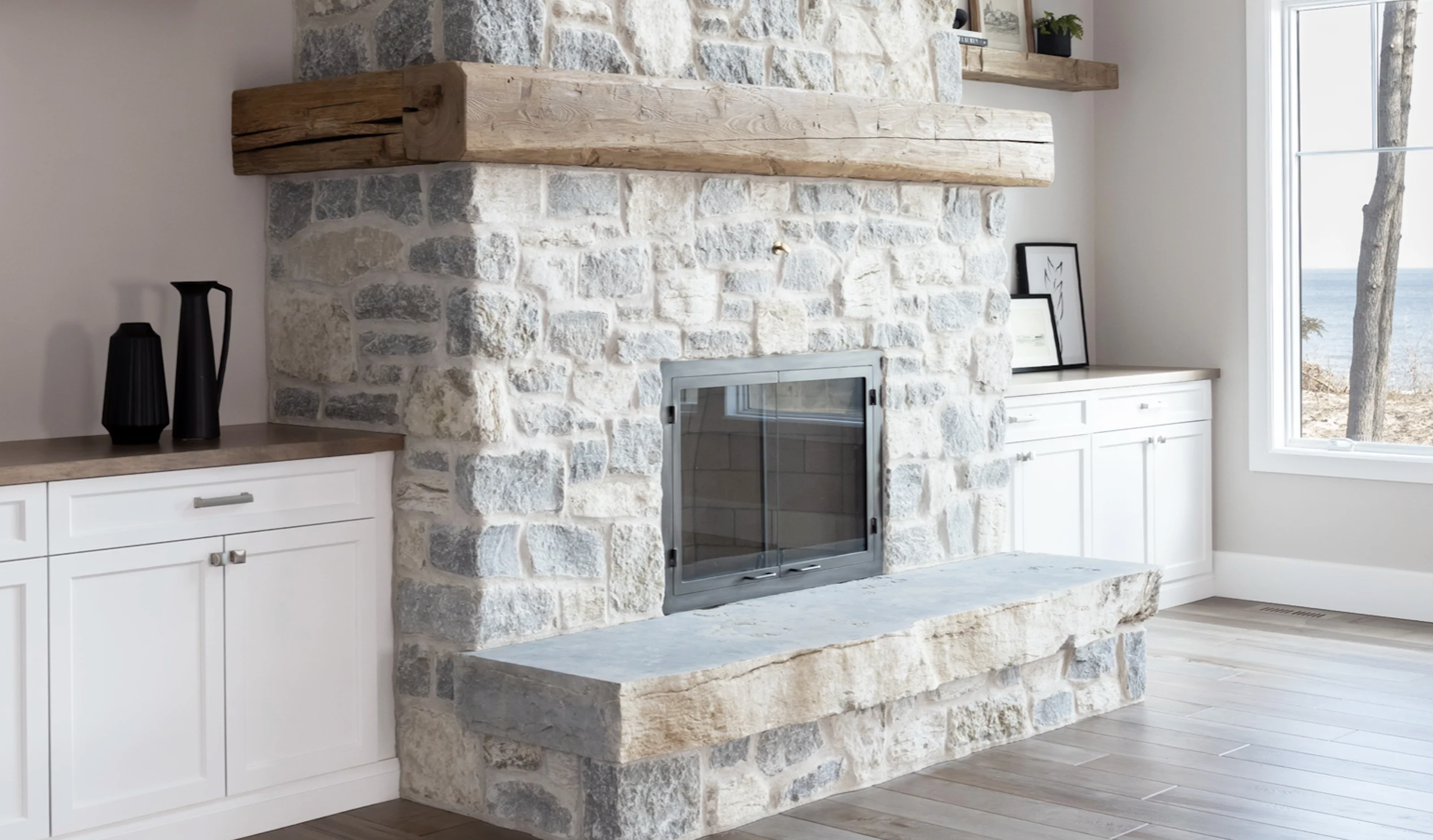 Weatheredge Limestone Olde Mill Estate Blend with White Weatheredface Accent - Tumbled - Full Bed Building Stone