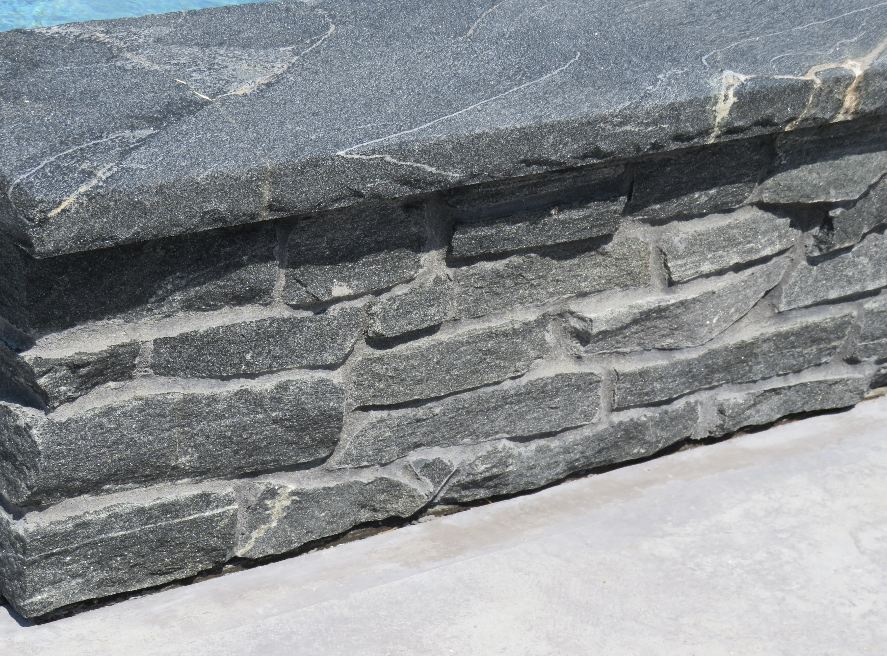 Midnight Black Ledgerock - Thin Stone Veneer - Corners