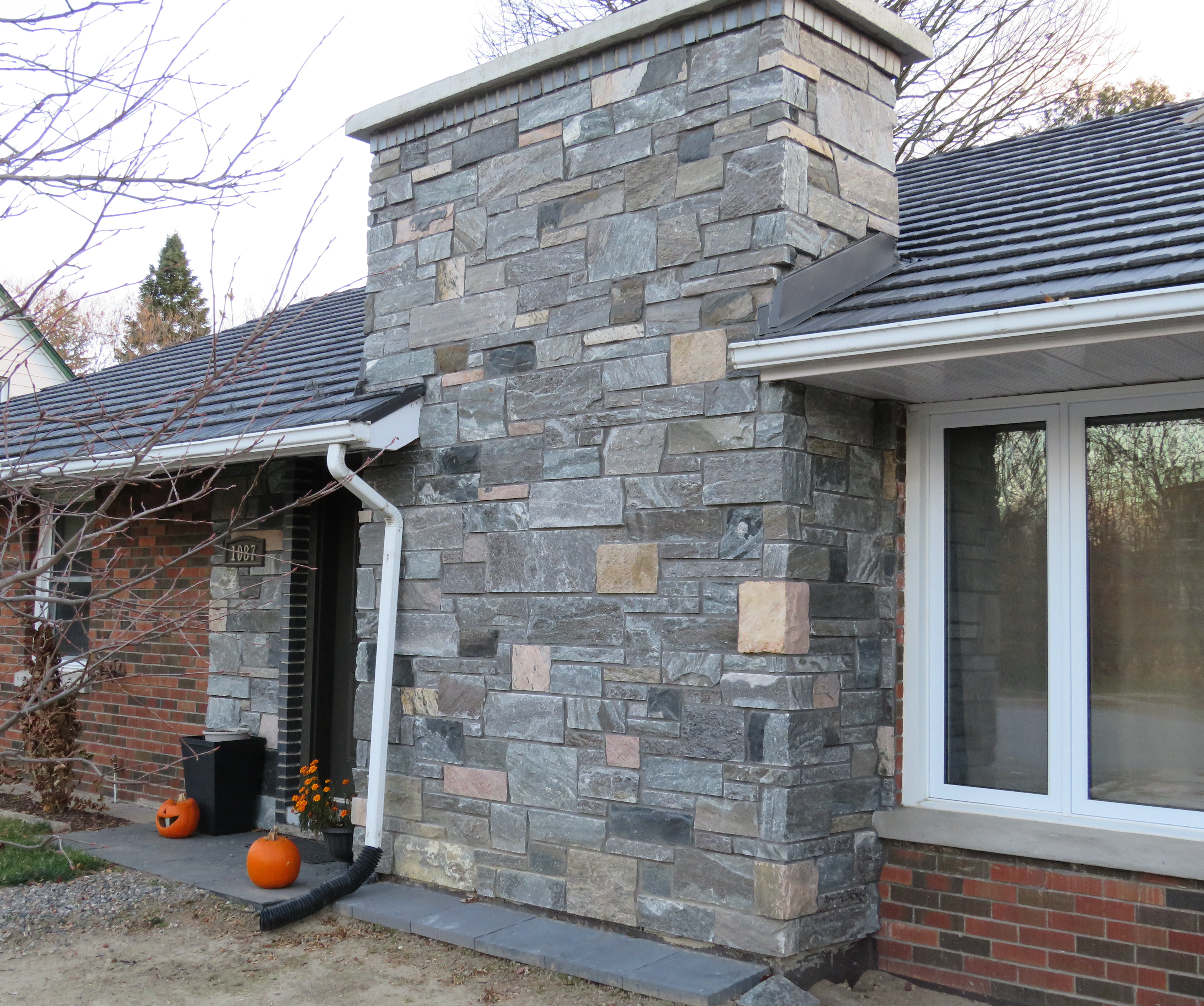 Shane's Lake Temogami Blend - Elite Blue & Pink Granite Sawn Height - Thin Stone Veneer - Flats