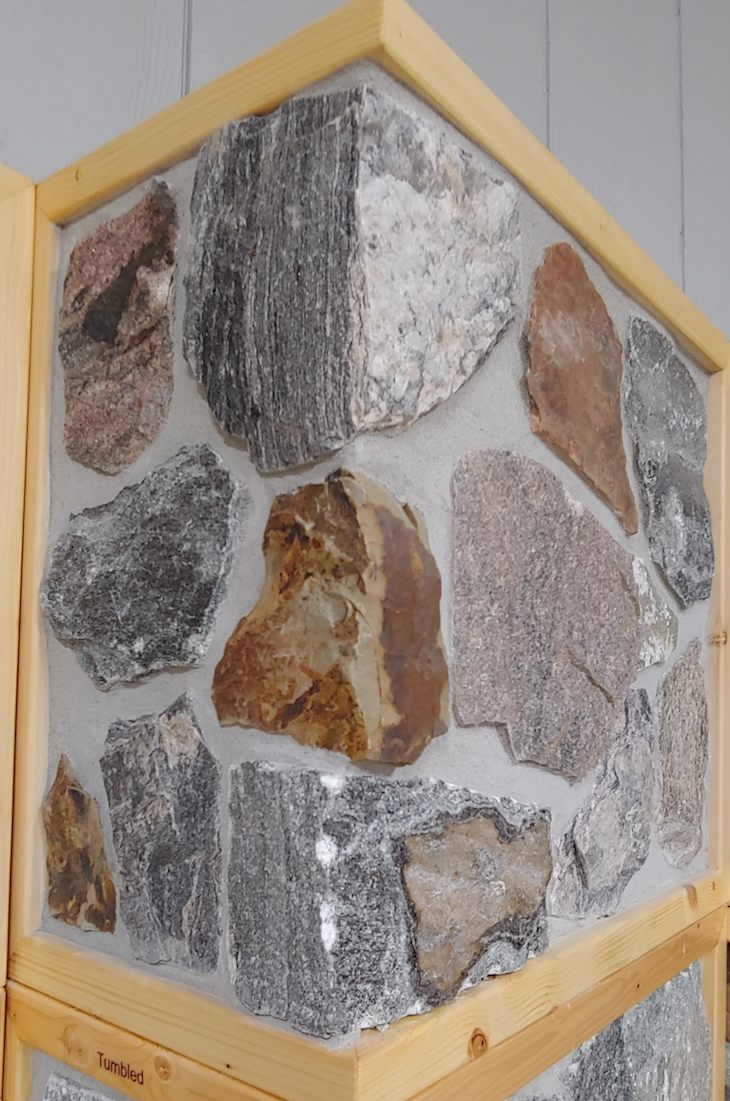 Splitface Fieldstone with Brown Sandstone Accent Thin Veneer - Random - Flats