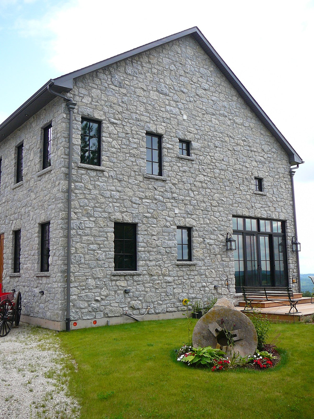 Weatheredge Limestone Thin Veneer - Split Face Olde Mill Blend - Tumbled - Flats