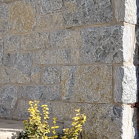 Weatheredge Limestone Bed Face - Thin Veneer - Split Face Sawn Height Tumbled - Corners