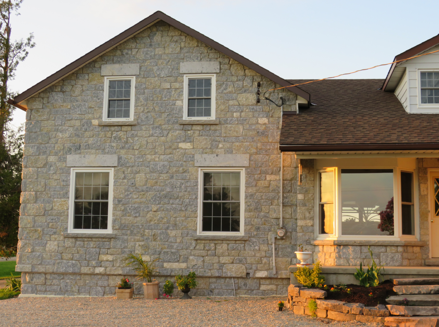 Weatheredge Limestone Bed Face - Thin Veneer - Split Face Sawn Height Tumbled - Flats