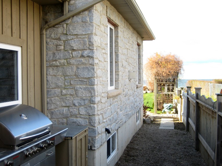 Weatheredge Limestone Ledgerock Splitface Tumbled - naturalstoneandbrickdepot-com