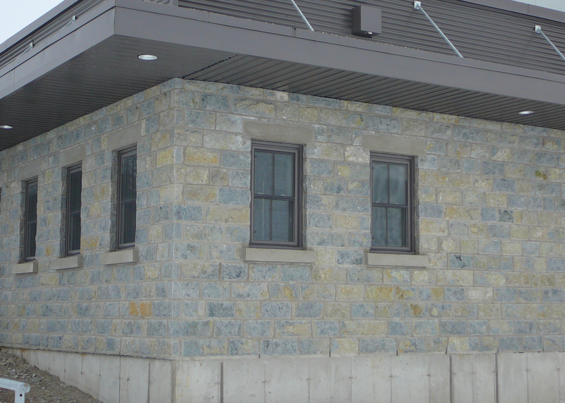 Weatheredge Limestone Bed Face - Thin Veneer Drystack - 7 3/4" Sawn Height Sawn Ends with Random Lengths - Corners