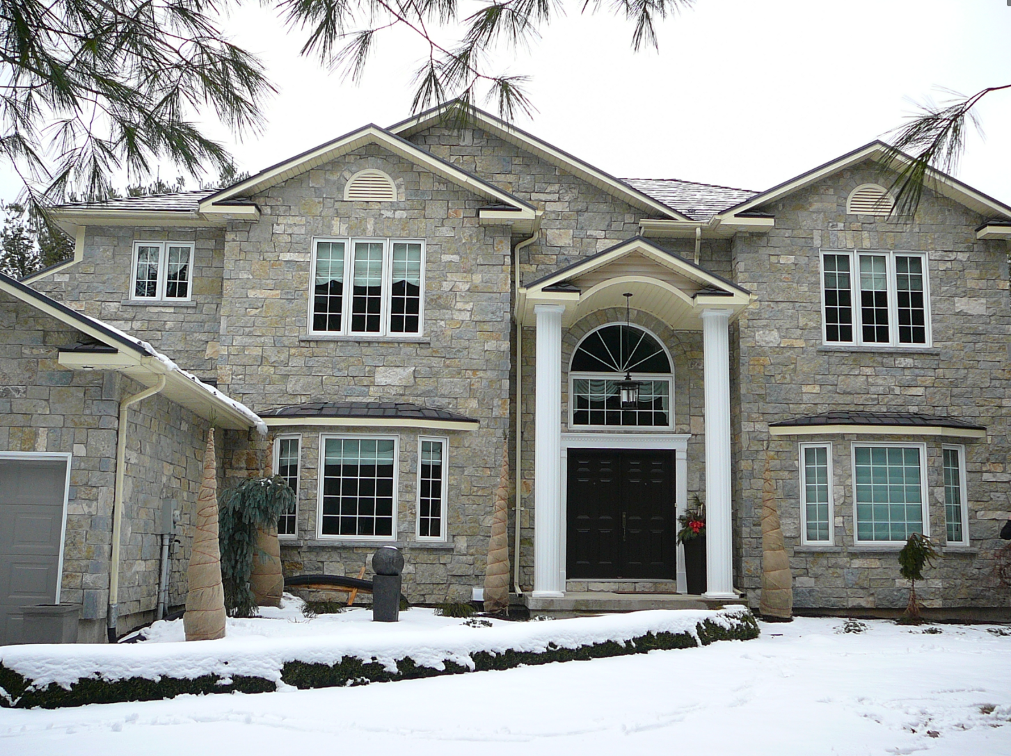 Weatheredge Limestone Bed Face - Thin Veneer - Split Face Sawn Height - Flats