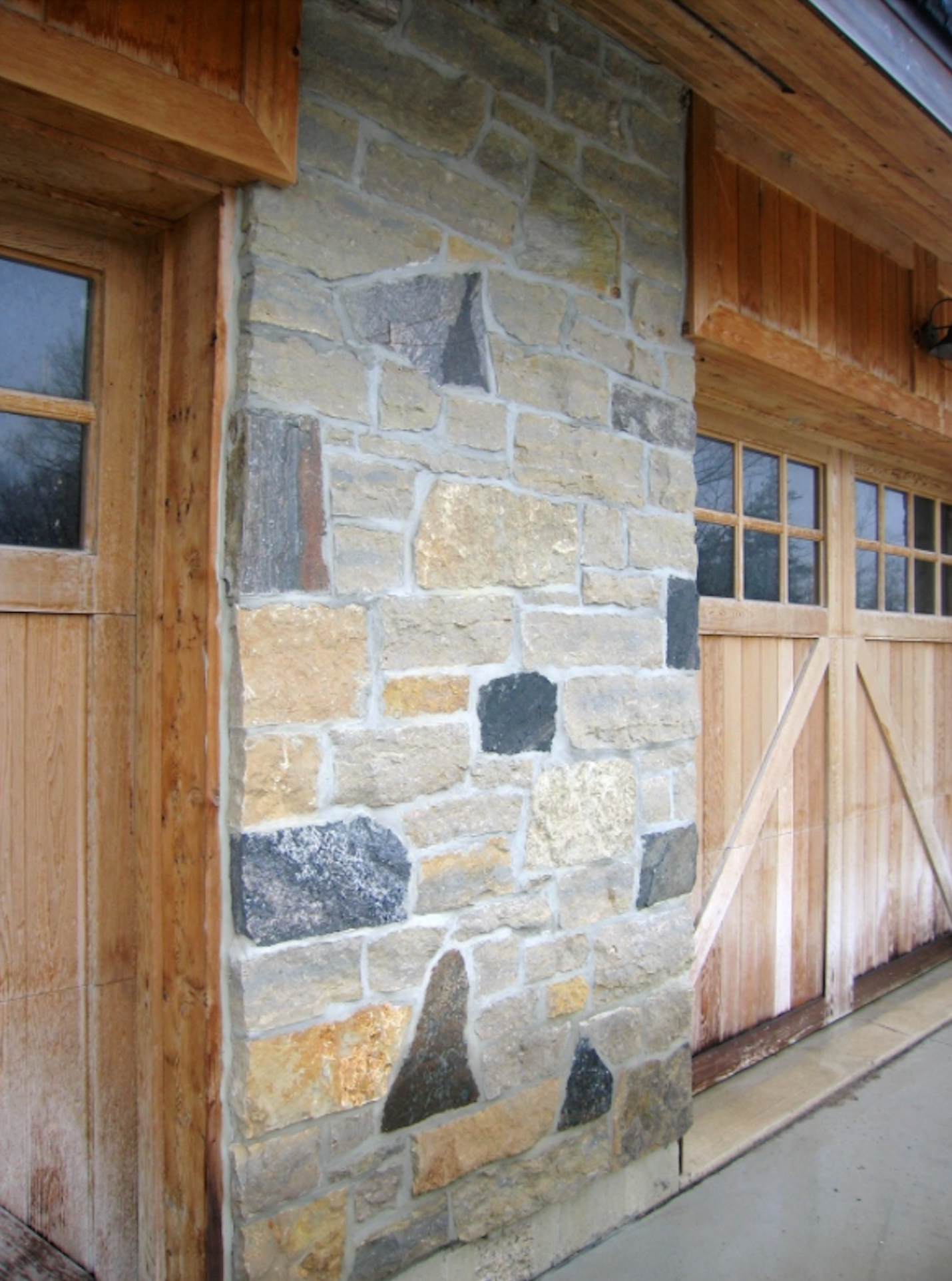 Harvest Gold Ledgerock with Squares and Recs, and Colonial Classic Random Accent - Thin Stone Veneer - Corners