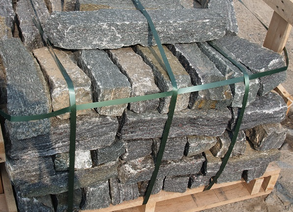 Elite Black Granite Guillotined Ledgerock - Full Bed Building Stone