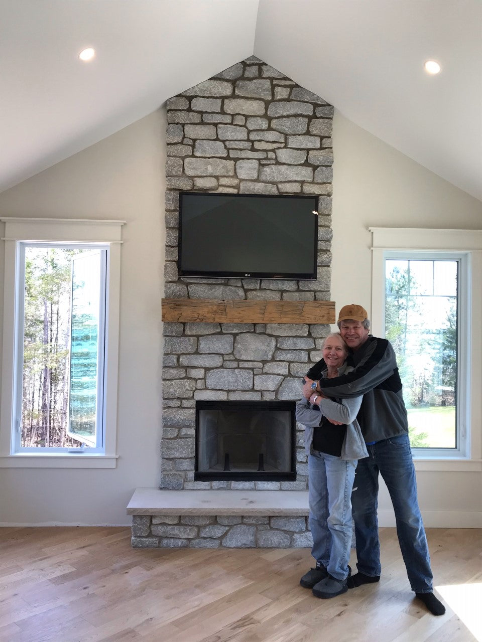 Weatheredge Limestone Ledgerock Thin Veneer - Tumbled - Corners