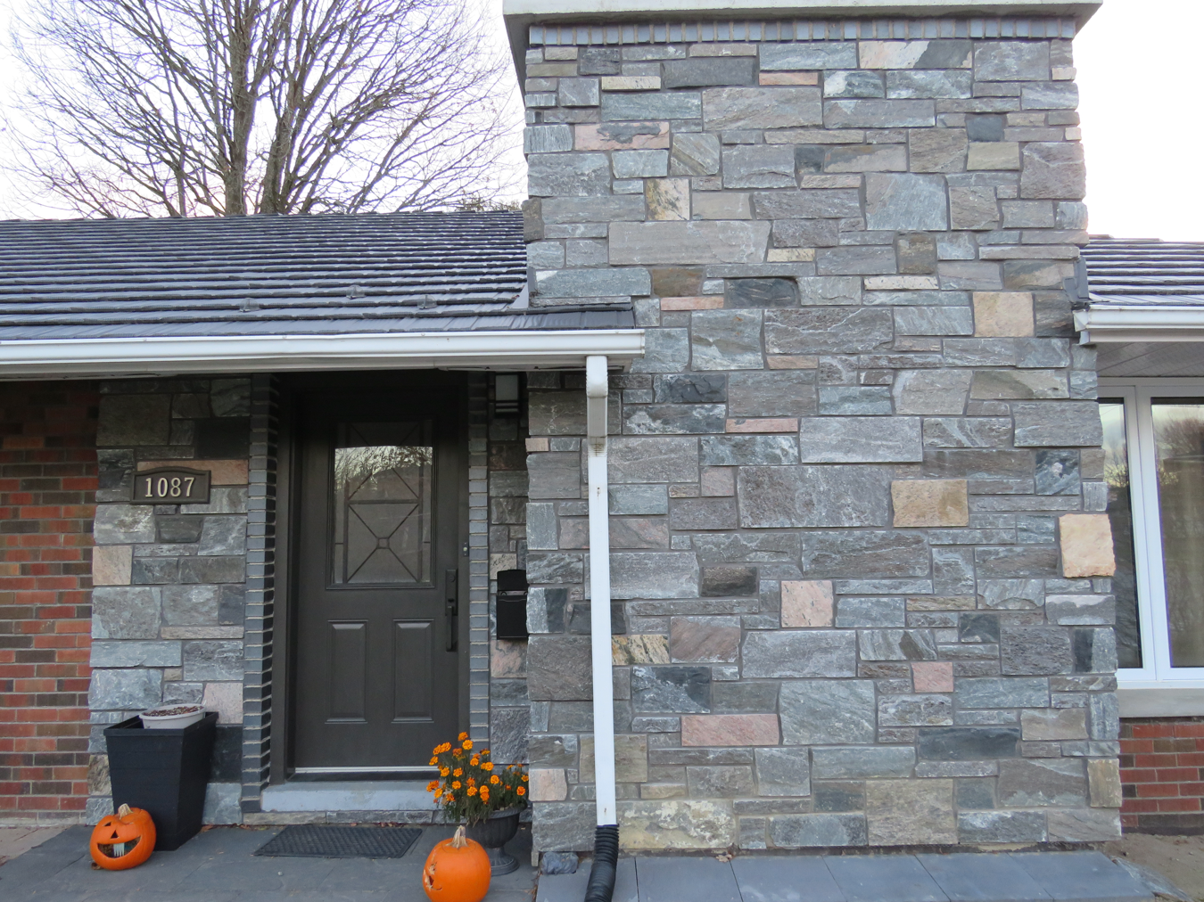 Shane's Lake Temogami Blend - Elite Blue & Pink Granite Sawn Height - Full Bed Building Stone