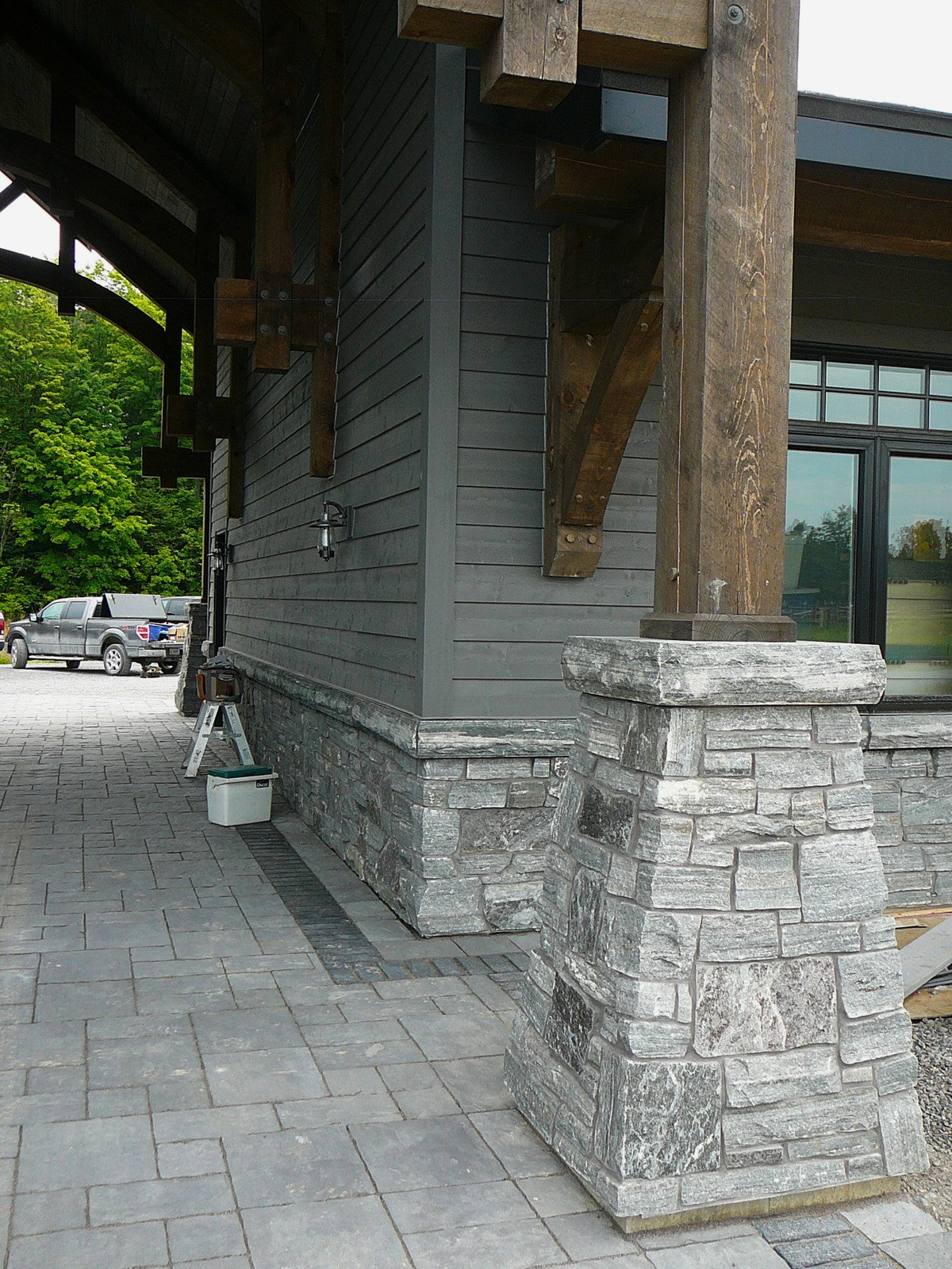 Elite Blue Granite Thin Veneer - Mountain Blend (Ledgerock & Squared) - Corners