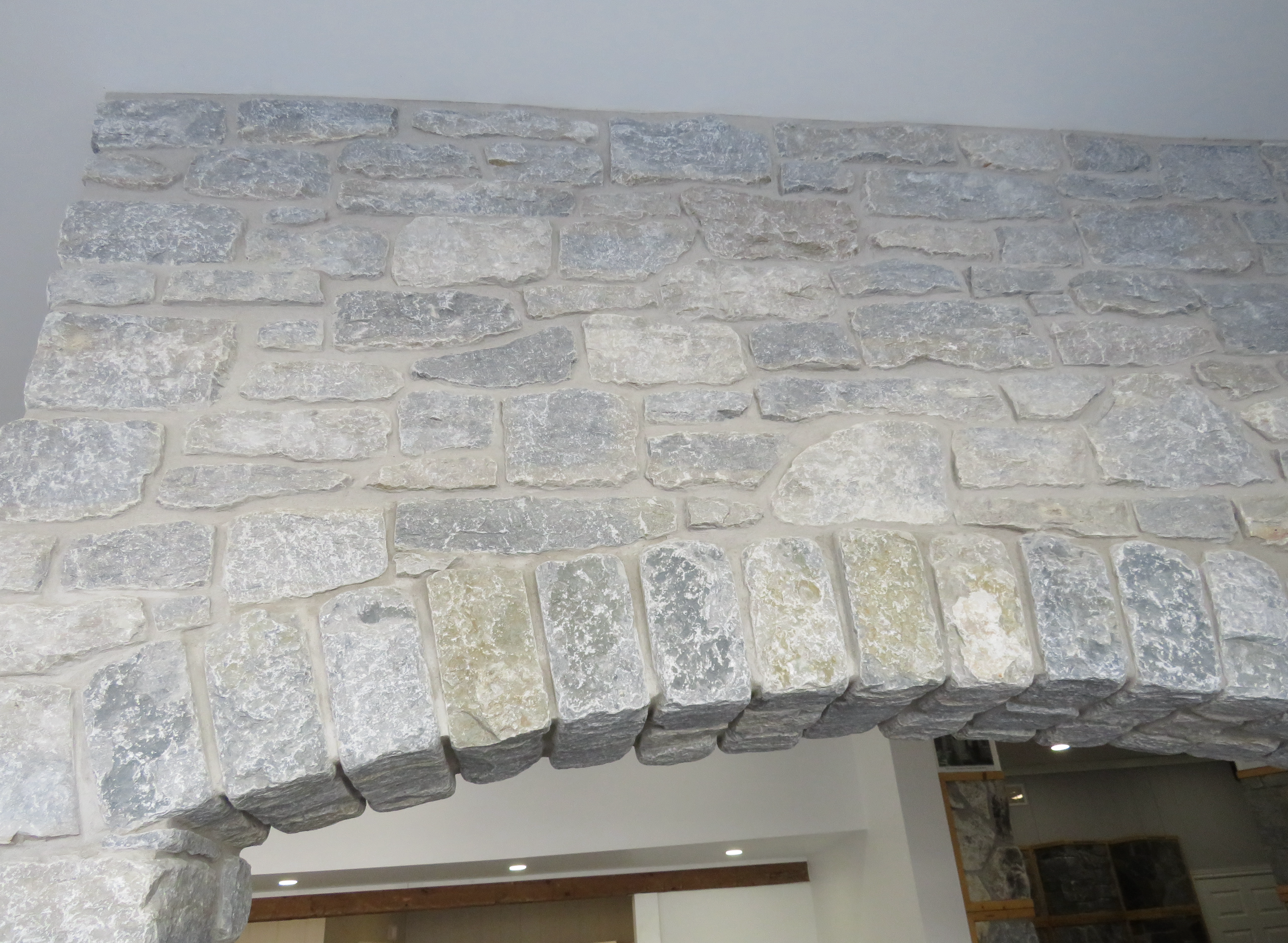 Weatheredge Limestone Ledgerock Thin Veneer - Tumbled - Flats