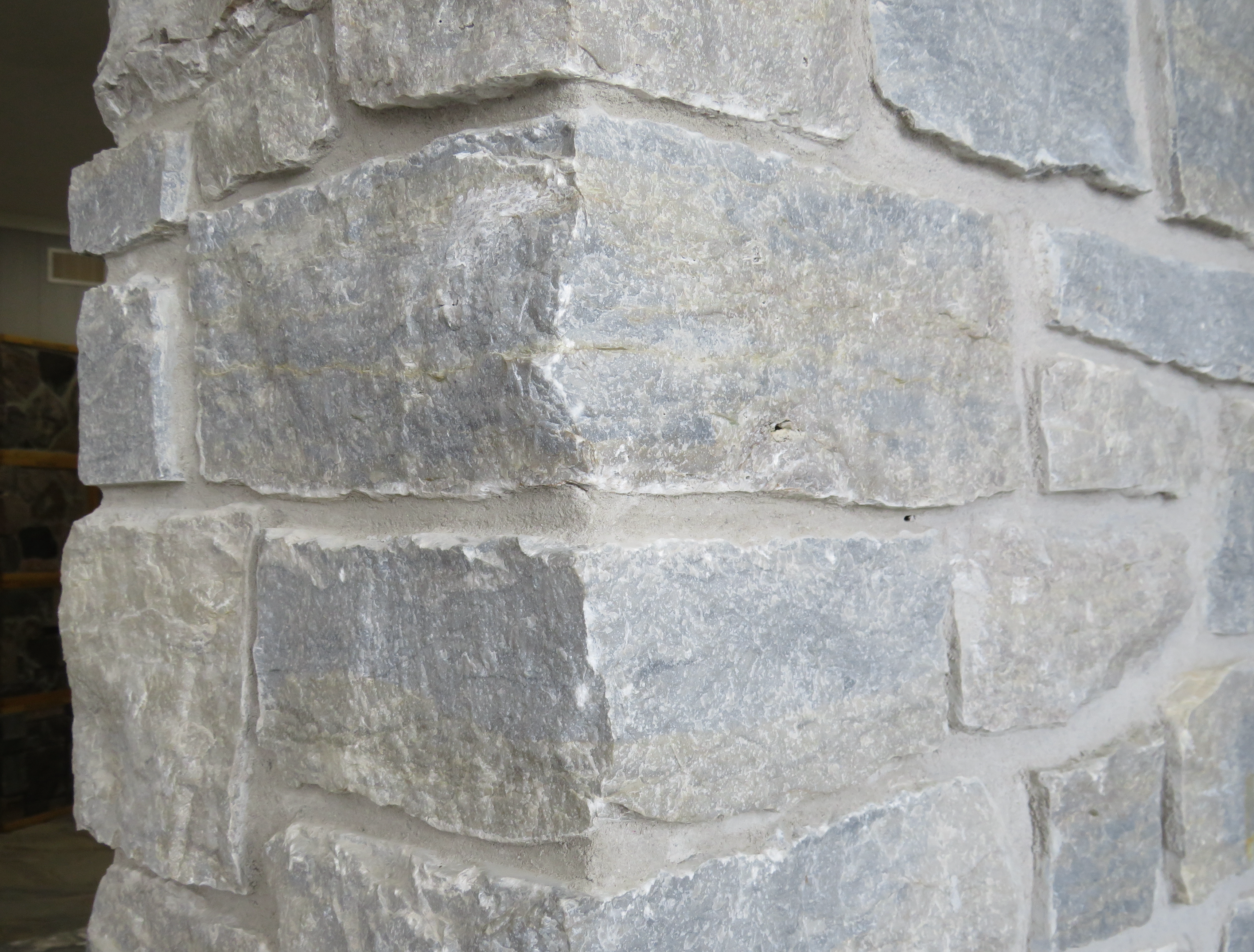 Weatheredge Limestone Ledgerock - Tumbled - Full Bed Building Stone